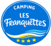 Logo ovale bleu du Camping Les Franquettes avec vagues colorées et quatre étoiles jaunes.